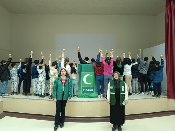 GENÇ YEŞİLAY GÖNÜLLERİNDEN BESLENME VE DİYETETİK EĞİTİMİ