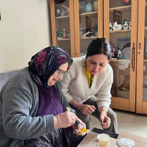 Hacıbektaş Halk Eğitim Merkezi Müdürlüğü tarafından Rıfat Kartal Huzurevi yaşlılarımıza El Sanatları kursu açılmıştır. - fotoğraf 3