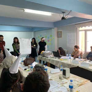 İl Müdürlüğümüz tarafından başlatılan ve üç gün süren Afet ve Acil Durumlarda Psikososyal Destek Eğitici Eğitimi katılımcıları katılım belgelerinin verilmesinin ardından tamamlanmıştır. - fotoğraf 1