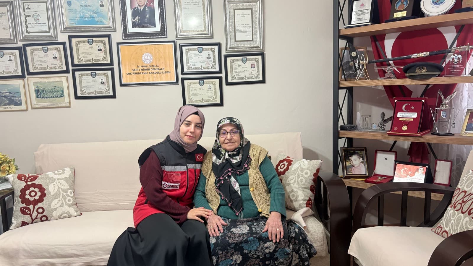 İl Müdürlüğümüze bağlı Sosyal Hizmet Merkezlerimiz tarafından İl genelinde kıymetli Şehit Yakınlarımız ve Kahraman Gazilerimizi ziyaretlere devam ediyoruz. 