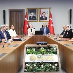 Aile ve Sosyal Hizmetler Bakanımız Sn. Mahinur ÖZDEMİR GÖKTAŞ ile İçişleri Bakanımız Sn. Ali YERLİKAYA 81 il valiliğimizle video konferans yöntemiyle ‘Aile Yılı Toplantısı‘ gerçekleştirmiştir. - fotoğraf 1