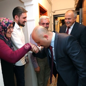 Valimiz Dr. Osman VAROL ve  İl Müdürümüz Ahmet KIRLANGIÇ Gazimiz Celal ÇELEBİ’yi ziyaret ettiler. - fotoğraf 3