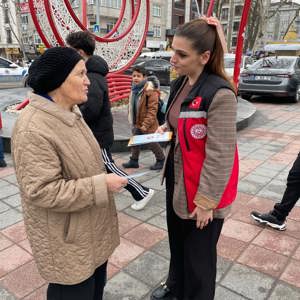 İl Müdürlüğümüze bağlı Sosyal Hizmet Merkezlerimiz tarafından İl genelinde sahaya çıkan ekiplerimiz şikayet mekanizmaları hakkında bilgilendirme ve broşür dağıtımı gerçekleştirilmiştir. - fotoğraf 1
