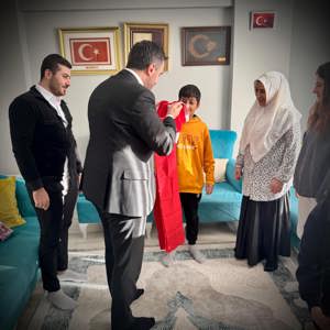 İl Müdürümüz Sn. Ömer TURAN, Şehit Yakınlarımızı ve Gazilerimizi düzenli olarak hanelerinde ziyaret etmeye devam etmektedir. - fotoğraf 7