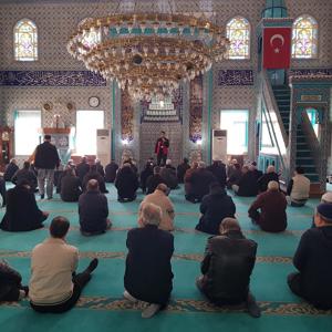 Sosyal Hizmet Merkezlerimiz tarafından ilimiz genelindeki camilerde cuma namazı öncesi koruyucu ve önceliyici hizmetlerimiz kapsamında farkındalık eğitimlerimiz devam ediyor. - fotoğraf 1