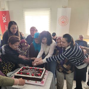 8 Mart Dünya Kadınlar Günü Münasebetiyle Kırklareli Huzurevinde Kutlama Programı Düzenlendi. - fotoğraf 2
