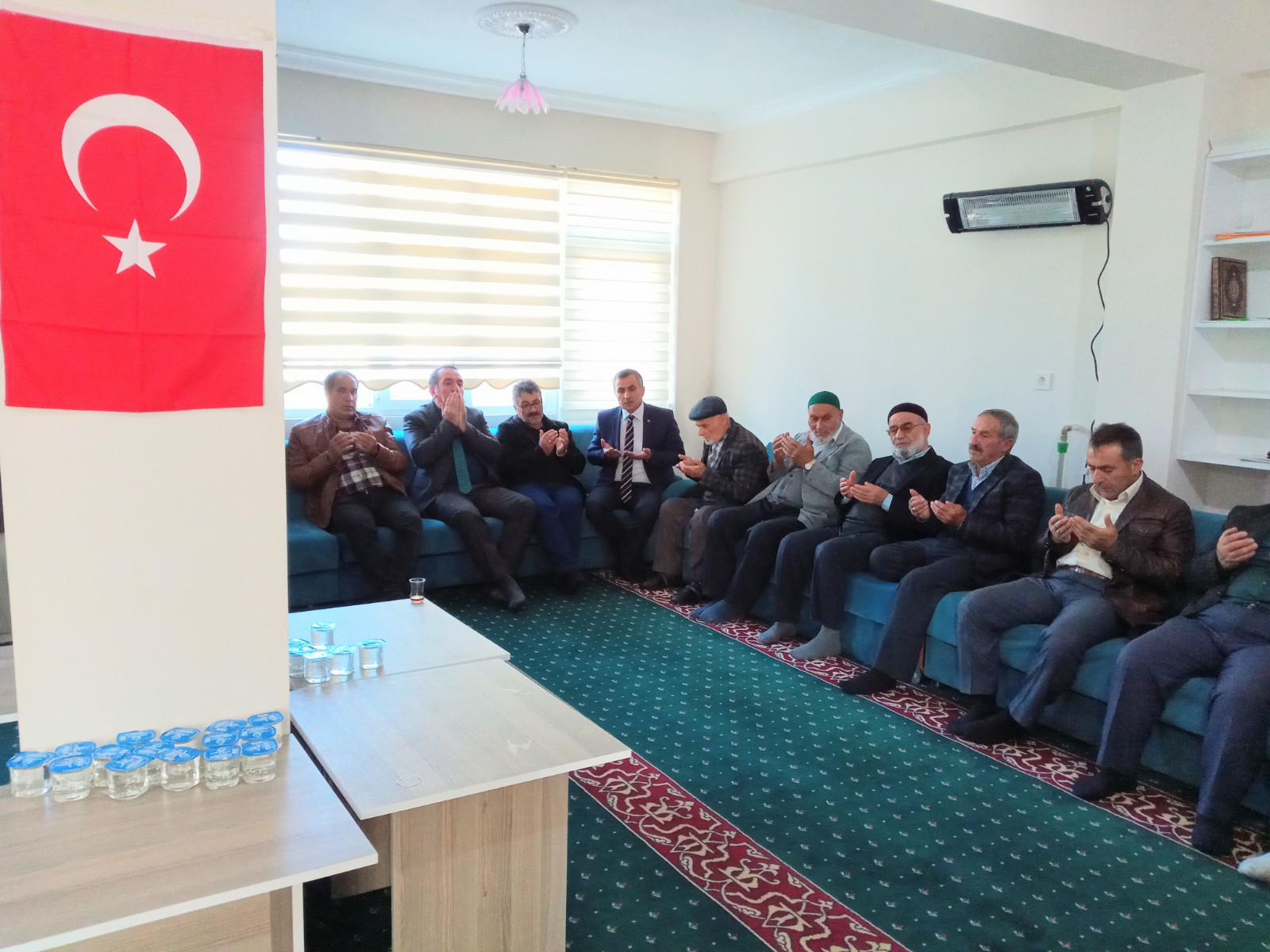 İl Müdürümüz Mahmut ÖZDEMİR, Piyade Uzman Onbaşı Sefa FINDIK’ın Yeşilyurt’ta İkamet Eden Ailesini ve Beşören Köyünde Meydana Gelen Yangında Evleri Yanan Vatandaşlarımızı Ziyaret Etti.