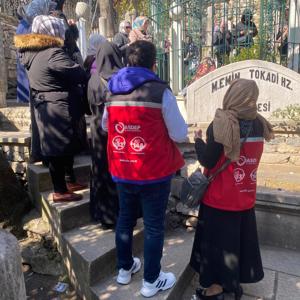 2025 'Aile Yılı' kapsamında Şehit Yakınlarımız ile Hırka-i Şerif, Fatih Sultan Mehmet Türbesi ve Mehmet Emin Tokadi Türbesini ziyaret ediyoruz. - fotoğraf 2