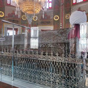 2025 'Aile Yılı' kapsamında Şehit Yakınlarımız ile Hırka-i Şerif, Fatih Sultan Mehmet Türbesi ve Mehmet Emin Tokadi Türbesini ziyaret ediyoruz. - fotoğraf 4