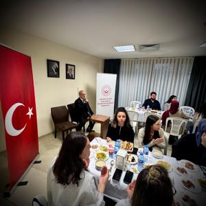 Bugün iftarımızı Valimiz Sn. Davut GÜL, Maltepe Kaymakamı Sn. Bahri TİRYAKİ ve İl Müdürümüz Sn. Ömer TURAN ‘ın katılımıyla Maltepe Huzurevimiz de büyüklerimizle açtık. - fotoğraf 5