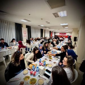 Bugün iftarımızı Valimiz Sn. Davut GÜL, Maltepe Kaymakamı Sn. Bahri TİRYAKİ ve İl Müdürümüz Sn. Ömer TURAN ‘ın katılımıyla Maltepe Huzurevimiz de büyüklerimizle açtık. - fotoğraf 4