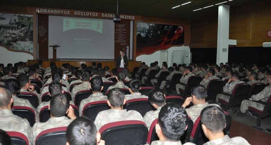 İzmir'de Evlilik Öncesi Eğitim Programı Dahilinde Subay ve Astsubaylar Eğitim Aldı