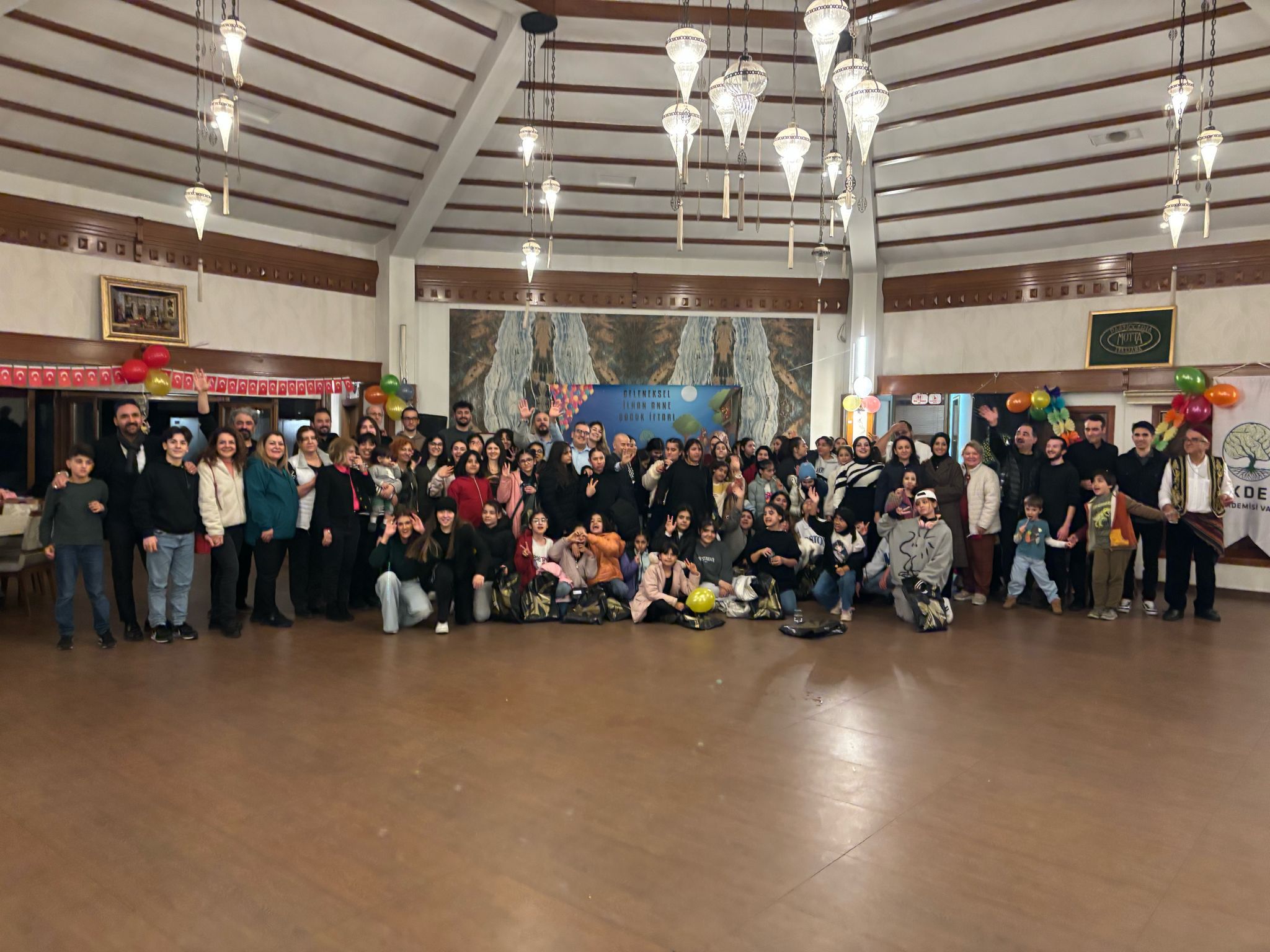 Galip Öztürk Çocuk Evleri Sitesi'nde koruma ve bakım altında bulunan çocuklarımız Beykoz ilçemizdeki Kıbrıs Gazilerimizle iftar programında bir araya geldi.