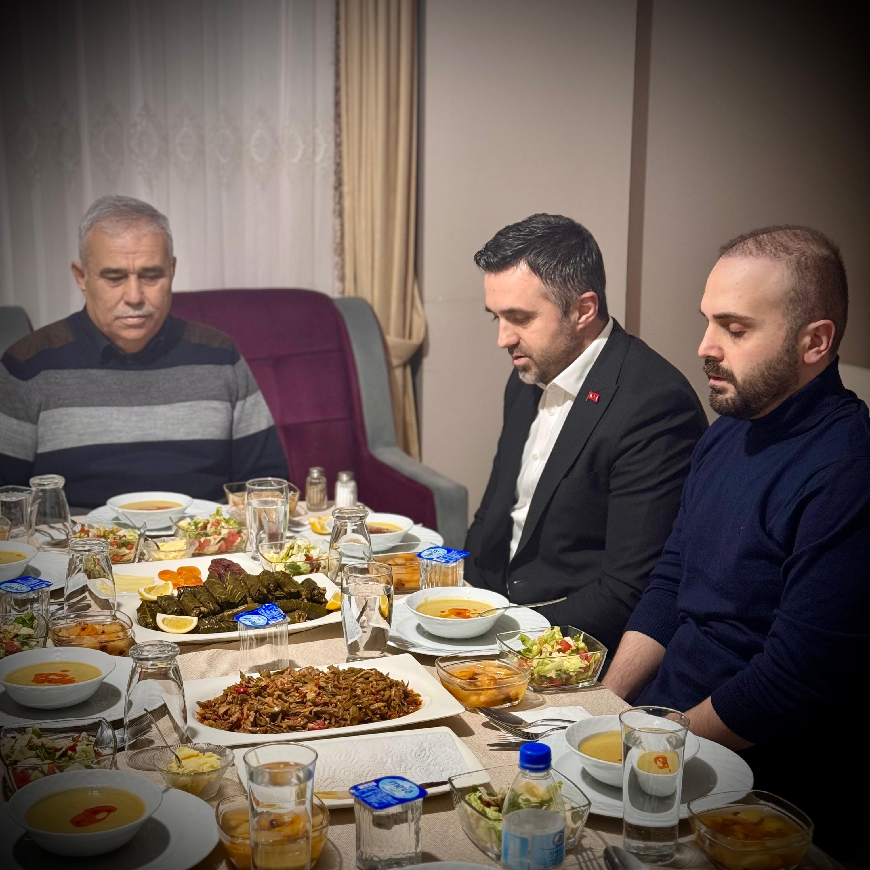 İl Müdürümüz Sn. Ömer TURAN, TSK Şehidimiz Kemal ZEREN ‘in kıymetli ailesine iftarda misafir olmuştur.