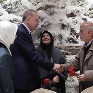 Bakanımız Sayın Mahinur Özdemir Göktaş, Cumhurbaşkanı Recep Tayyip Erdoğan'ın teşrifleriyle Dolmabahçe Çalışma Ofisi'nde düzenlenen iftar programında şehit aileleriyle bir araya geldi.  - fotoğraf 3