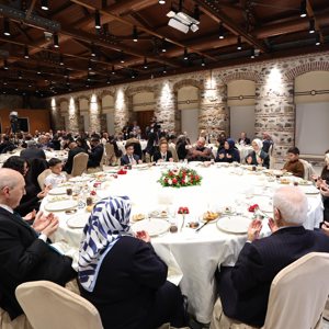 Bakanımız Sayın Mahinur Özdemir Göktaş, Cumhurbaşkanı Recep Tayyip Erdoğan'ın teşrifleriyle Dolmabahçe Çalışma Ofisi'nde düzenlenen iftar programında şehit aileleriyle bir araya geldi.  - fotoğraf 4