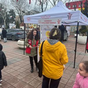 Sahaya çıkan ekiplerimiz mobil sosyal hizmet noktalarında koruyucu ve önleyici sosyal hizmet modelleri hakkında farkındalık oluşturmuş, bilgilendirme ve broşür dağıtımı gerçekleştirilmiştir. - fotoğraf 5