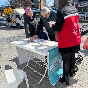 Sahaya çıkan ekiplerimiz mobil sosyal hizmet noktalarında koruyucu ve önleyici sosyal hizmet modelleri hakkında farkındalık oluşturmuş, bilgilendirme ve broşür dağıtımı gerçekleştirilmiştir. - fotoğraf 7