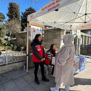 Sahaya çıkan ekiplerimiz mobil sosyal hizmet noktalarında koruyucu ve önleyici sosyal hizmet modelleri hakkında farkındalık oluşturmuş, bilgilendirme ve broşür dağıtımı gerçekleştirilmiştir. - fotoğraf 8