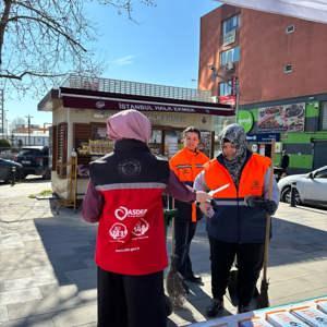 Sahaya çıkan ekiplerimiz mobil sosyal hizmet noktalarında koruyucu ve önleyici sosyal hizmet modelleri hakkında farkındalık oluşturmuş, bilgilendirme ve broşür dağıtımı gerçekleştirilmiştir. - fotoğraf 11