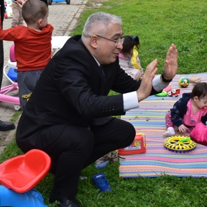 İl Müdürümüz Faruk UYSAL, Muharip Gaziler Derneği 2. Başkanı Çetin DİZDAROĞLU ile birlikte Sırameşeler Çocuk Evleri Sitesi'ne ziyaret gerçekleştirdi. - fotoğraf 1