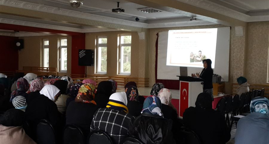 Afyonkarahisar'da Evlilik Öncesi Eğitim Programı dahilinde 50 katılımcıya seminer verildi.