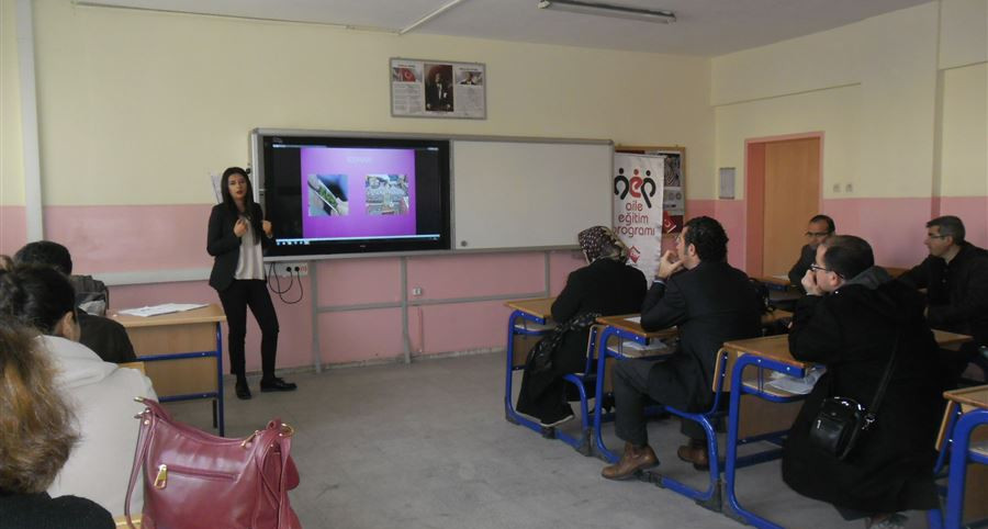 Aksaray'da "Madde Kullanım Riski ve Madde Bağımlılığından Korunma"  ve “Ergenlerle İletişim” semineri gerçekleştirildi.