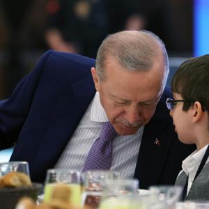Cumhurbaşkanı Erdoğan ve Bakanımız Göktaş, devlet himayesindeki çocuklarla iftarda bir araya geldi - fotoğraf 8