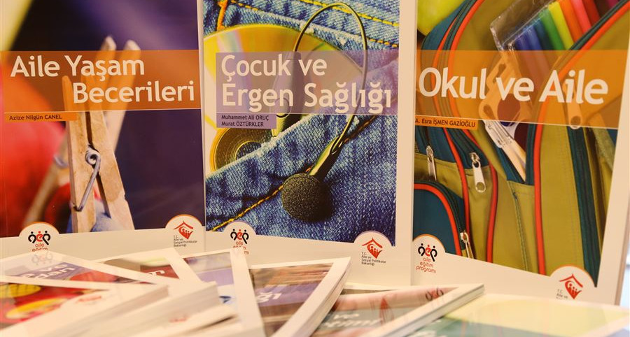 Aile Eğitim Programı kapsamında Kütahya Kadın Konuk Evi'nde seminer verildi.