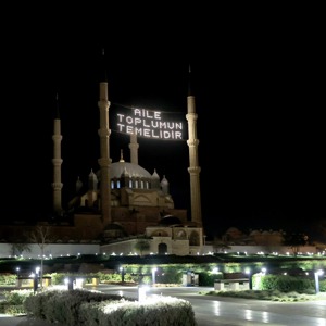 Mimar Sinan'ın ustalık eseri Selimiye Camisi'ne "Aile toplumun temelidir" yazılı Mahya Asıldı. - fotoğraf 4