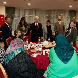 Valimiz Sayın İbrahim Akın ve eşi Saliha Akın Hanımefendi Meliha Ercan Huzurevi Yaşlı Bakım ve Rehabilitasyon Merkezinde Düzenlenen İftar Programına Katıldı - fotoğraf 1