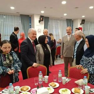 Valimiz Sayın İbrahim Akın ve eşi Saliha Akın Hanımefendi Meliha Ercan Huzurevi Yaşlı Bakım ve Rehabilitasyon Merkezinde Düzenlenen İftar Programına Katıldı - fotoğraf 4