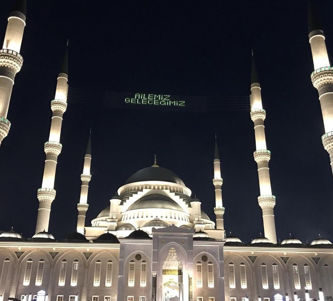 Camileri süsleyen mahyalarda "aile" vurgusu - fotoğraf 2