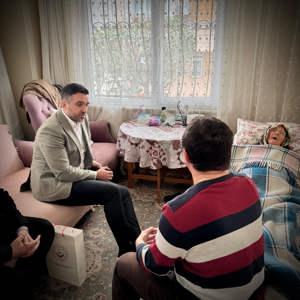 İl Müdürümüz Sn. Ömer TURAN, Bahçelievler ilçemizde ikamet eden Evde Bakım hizmeti alan Sn. Kadriye KURA ve ailesine ziyaret gerçekleştirilmiştir. - fotoğraf 2