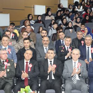 18 Mart Şehitleri Anma Günü ve Çanakkale Zaferi’nin 110.yıl dönümünde, kahraman şehitlerimizi anmak için Milli Eğitim Müdürlüğü tarafından düzenlenen programa İl Müdürümüz Abdulbari AKSOY'da katıldı. - fotoğraf 1