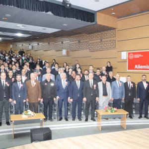 18 Mart Şehitleri Anma Günü ve Çanakkale Zaferi’nin 110.yıl dönümünde, kahraman şehitlerimizi anmak için Milli Eğitim Müdürlüğü tarafından düzenlenen programa İl Müdürümüz Abdulbari AKSOY'da katıldı. - fotoğraf 2