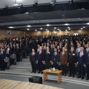 18 Mart Şehitleri Anma Günü ve Çanakkale Zaferi’nin 110.yıl dönümünde, kahraman şehitlerimizi anmak için Milli Eğitim Müdürlüğü tarafından düzenlenen programa İl Müdürümüz Abdulbari AKSOY'da katıldı. - fotoğraf 4