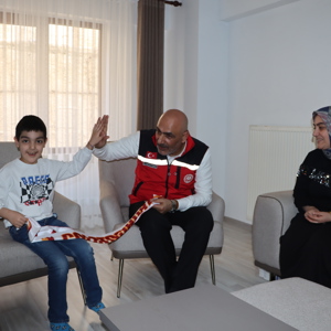 2025 Aile Yılı etkinlikleri kapsamında, İl Müdürümüz Abdulbari AKSOY tarafından Bakanlığımızın Hizmet modelerinden faydalanan ailelerimizi ziyaret etti. - fotoğraf 2