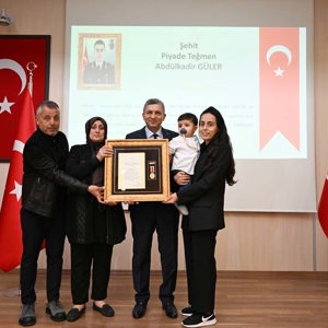 18 Mart Şehitleri Anma Günü ve Çanakkale Deniz Zaferi’nin 110. yıl dönümü dolayısıyla Antalya’da anma töreni düzenlendi. - fotoğraf 6
