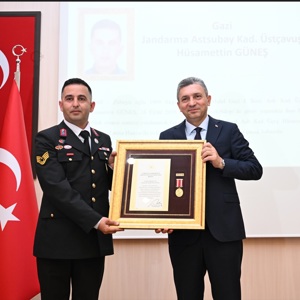 18 Mart Şehitleri Anma Günü ve Çanakkale Deniz Zaferi’nin 110. yıl dönümü dolayısıyla Antalya’da anma töreni düzenlendi. - fotoğraf 12