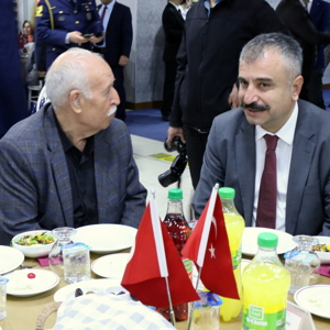 Şehitlerimiz ve Gazilerimiz Onuruna İftar Programı Düzenlendi - fotoğraf 4