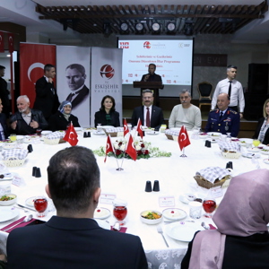 Şehitlerimiz ve Gazilerimiz Onuruna İftar Programı Düzenlendi - fotoğraf 1