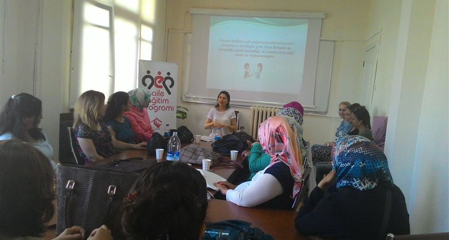 Çocuk bakım personeline yönelik "Aile Yaşam Becerileri" eğitimi verildi.