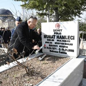 Valimiz Sn. Ali Fidan Şehit Kabirlerini Ziyaret Etti - fotoğraf 2