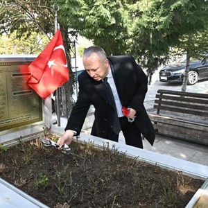 Valimiz Sn. Ali Fidan Şehit Kabirlerini Ziyaret Etti - fotoğraf 3