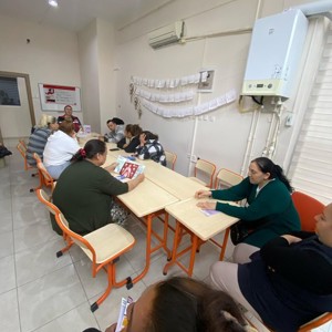 2025 Aile Yılı Kapsamında Sosyal Dayanışma Vakfı Kursiyerlerine Yönelik Eğitim Düzenlendi. - fotoğraf 2