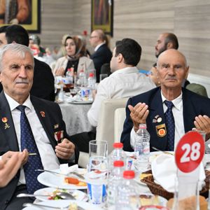 Vali Vahdettin Özkan ve Eşi Dr. Ruhan Özkan Ev Sahipliğinde Şehit Ailelerimiz Onuruna İftar Programı Düzenlendi - fotoğraf 1