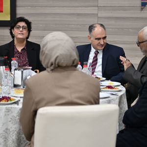 Vali Vahdettin Özkan ve Eşi Dr. Ruhan Özkan Ev Sahipliğinde Şehit Ailelerimiz Onuruna İftar Programı Düzenlendi - fotoğraf 4