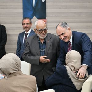 Vali Vahdettin Özkan ve Eşi Dr. Ruhan Özkan Ev Sahipliğinde Şehit Ailelerimiz Onuruna İftar Programı Düzenlendi - fotoğraf 9