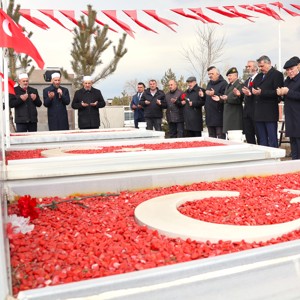 2025 Aile Yılı kapsamında, 18 Mart Çanakkale Zaferi ve Şehitleri Anma Günü dolayısıyla 15 Temmuz Şehitliği, Kars kapı Şehitliği ziyareti yapıldı. - fotoğraf 1